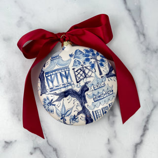 Round ornament decorated with blue chinoiserie 