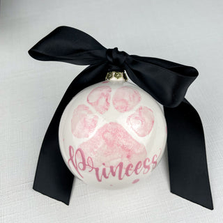 Round ornament decorated with a paw print